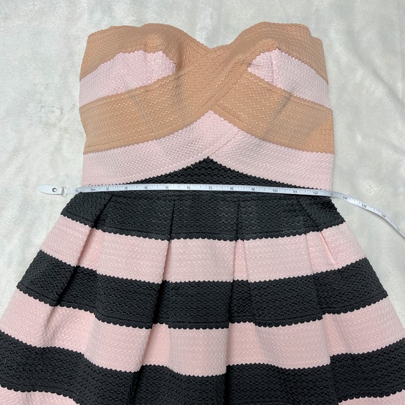 Luna Louisa Bandage Dress - Picture 3 of 10